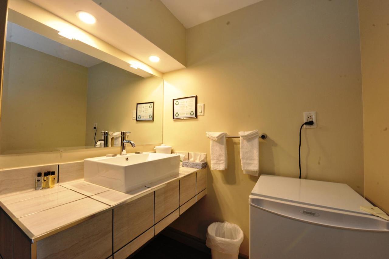 Hotel Le Voyageur Quebec City Exterior photo
